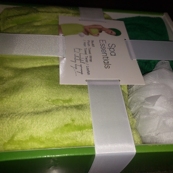 Spa Essential, Plush Towel Wrap/hair towel twist/ loofah - Picture 1 of 4